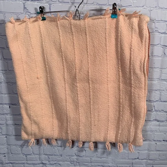 Magaschoni Set of 2 Pillow Covers Pink Tasseled - Picture 8 of 14